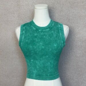 Zenana Outfitters Kelly Green Ribbed Crop Top with Lots of Stretch